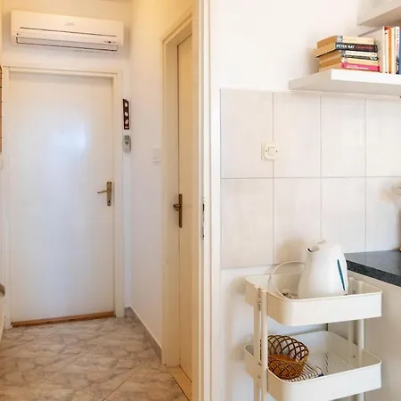 Balcony With A Sea View In Town Center Apartment *
